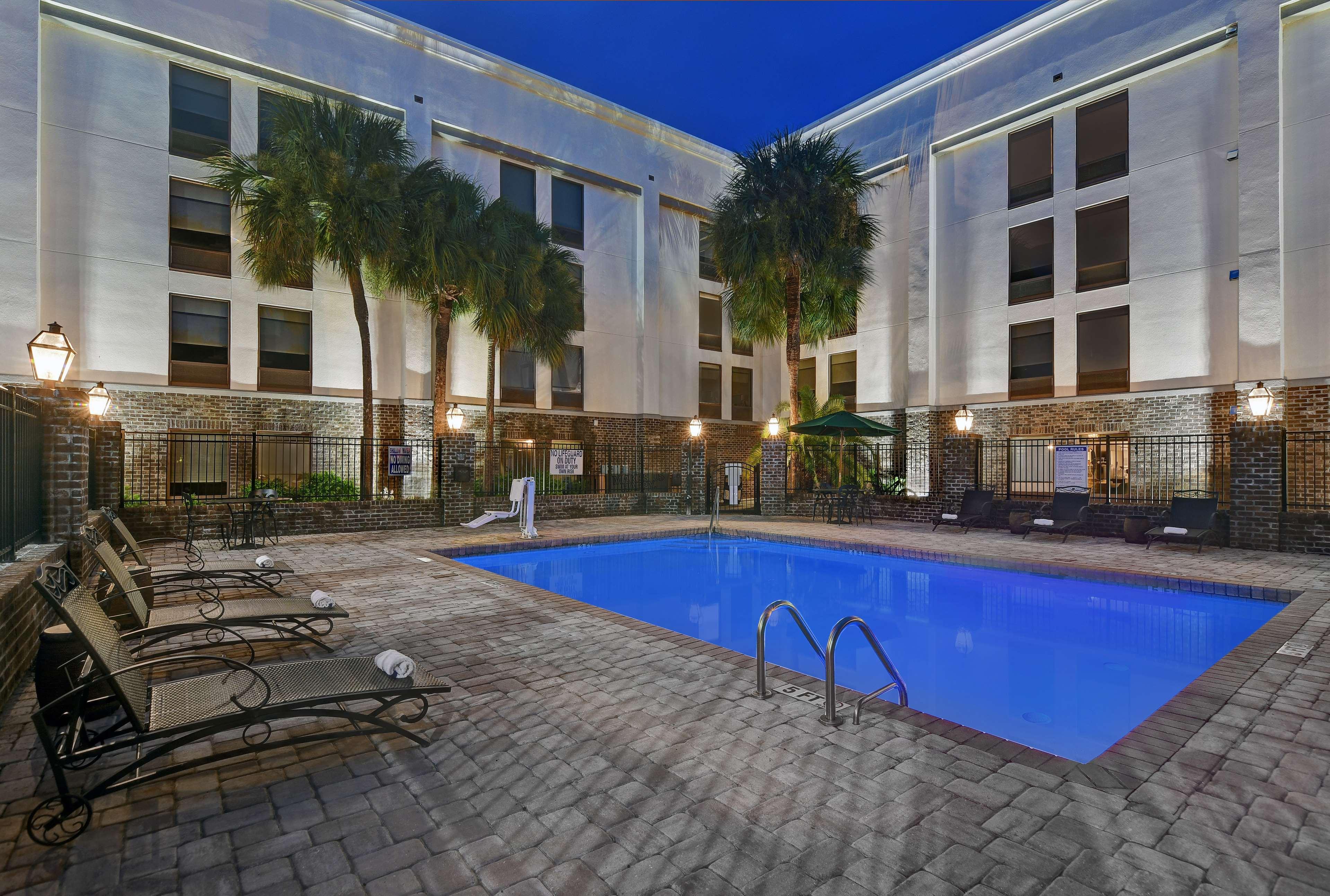 Hampton Inn Patriots Point Charleston Exterior photo