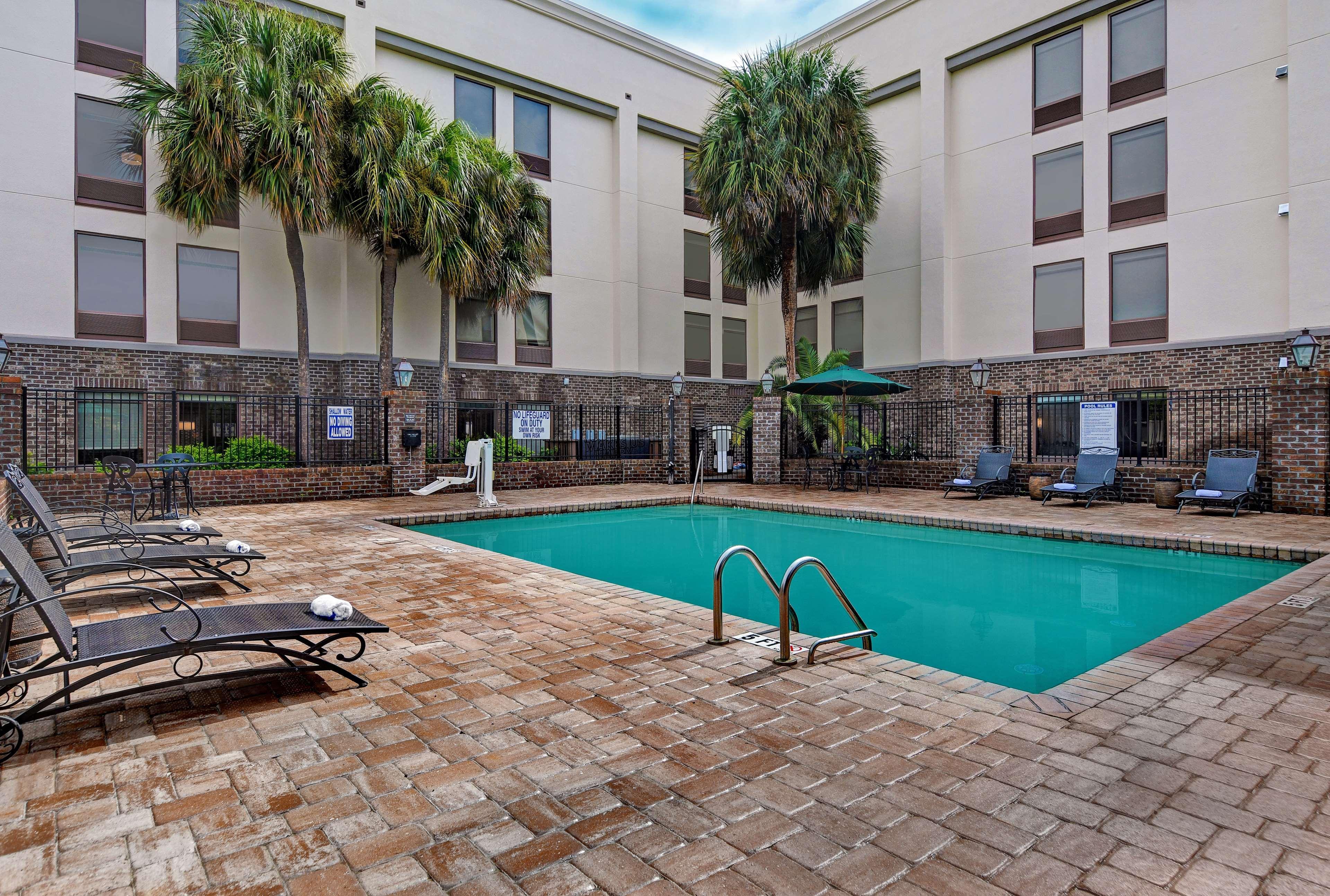 Hampton Inn Patriots Point Charleston Exterior photo