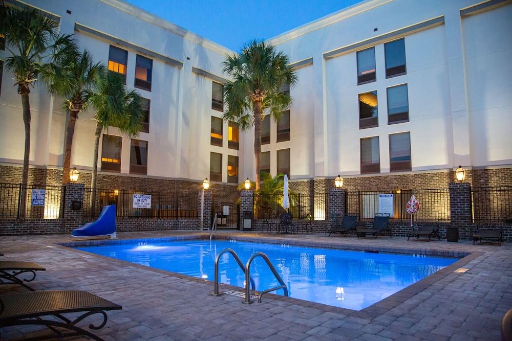 Hampton Inn Patriots Point Charleston Exterior photo